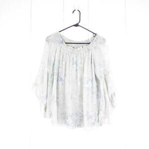 Gusy Top Womens SZ M 3/4 Bell Sleeve Silk Floral Rouged Round Neck Lightweight